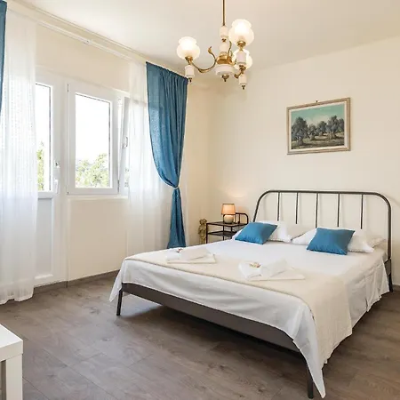 Apartment Pet Friendly In Rogoznica With Wifi