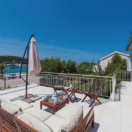 Pet Friendly In Rogoznica With Wifi Apartment *