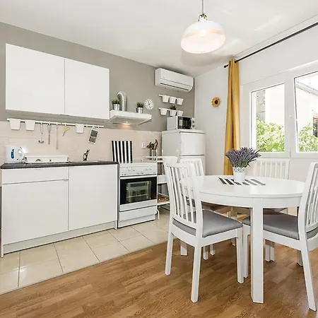 Impresionante De 3 En Apartamento Rogoznica (Sibenik-Knin)