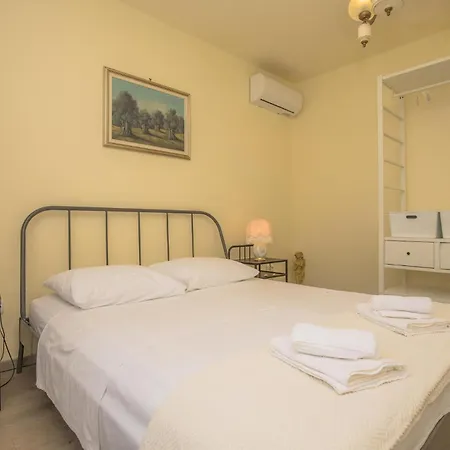 Apartman Three-bedroom In Rogoznica (Sibenik-Knin)