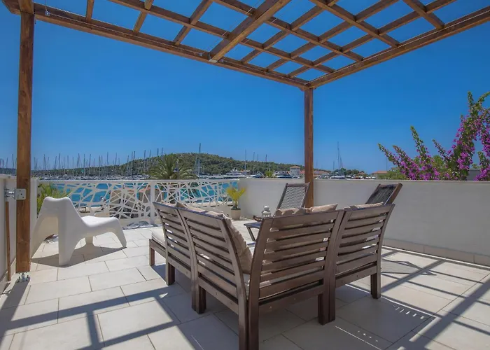 Three-bedroom In Apartament Rogoznica (Sibenik-Knin)