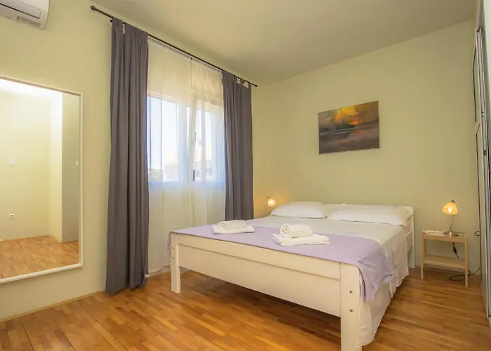 Three-bedroom In Apartamento